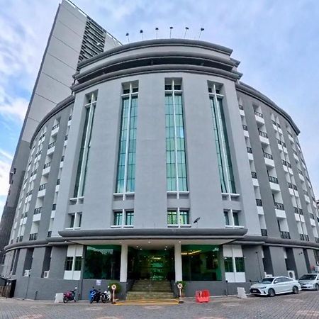 Stallions Suites Penang Jelutong Exterior photo