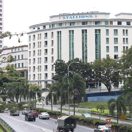Stallions Suites Penang Jelutong Exterior photo