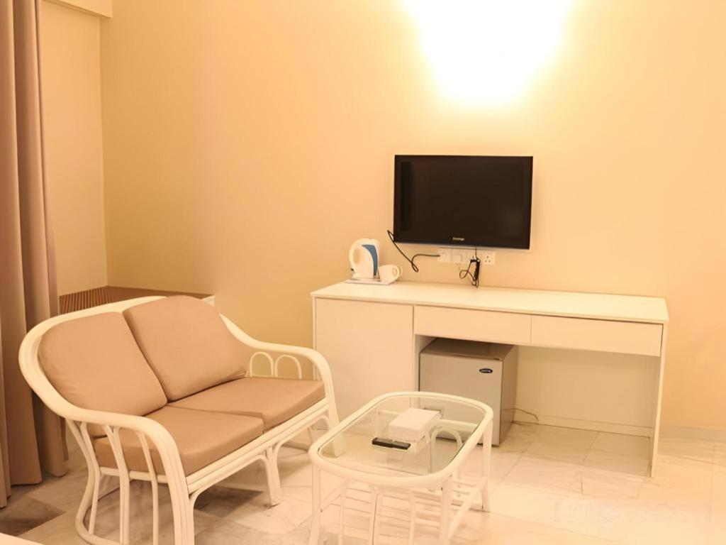 Stallions Suites Penang Jelutong Exterior photo