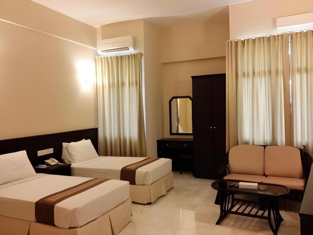 Stallions Suites Penang Jelutong Exterior photo