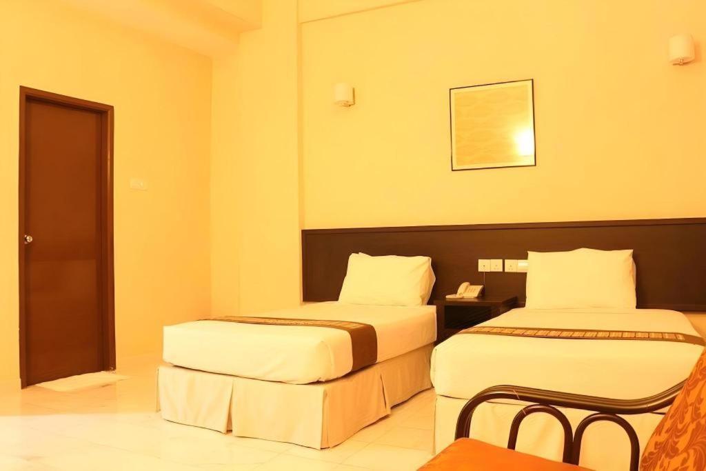 Stallions Suites Penang Jelutong Exterior photo