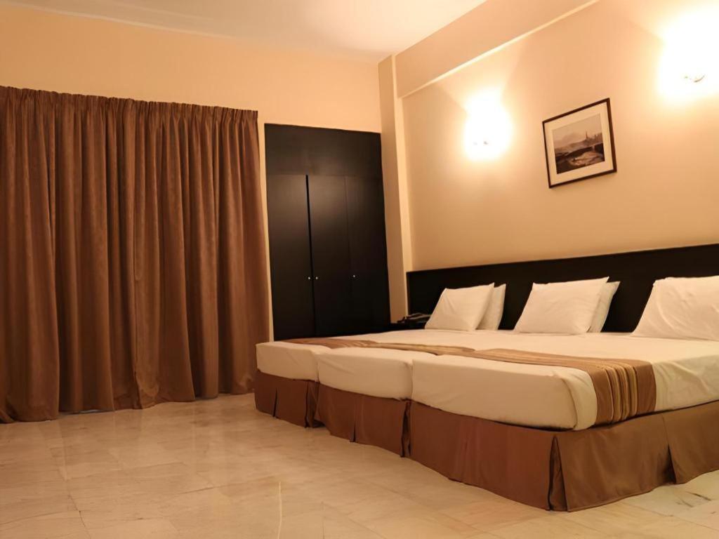 Stallions Suites Penang Jelutong Exterior photo