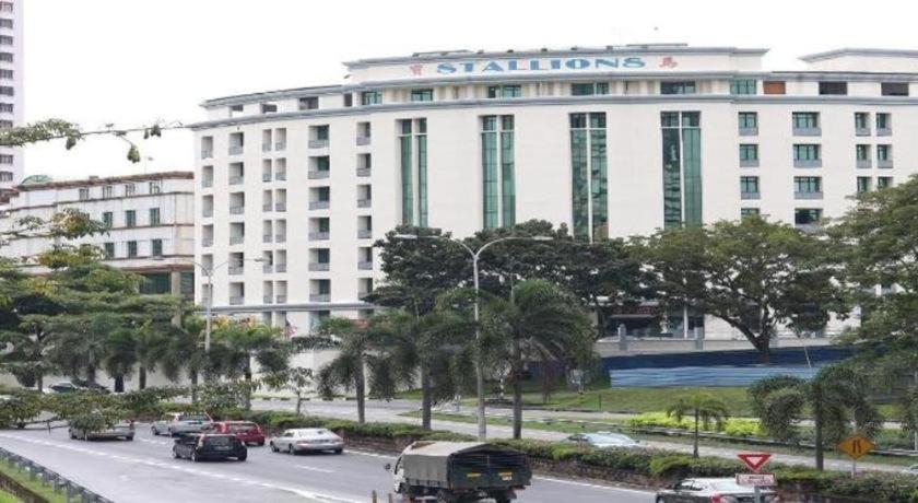 Stallions Suites Penang Jelutong Exterior photo