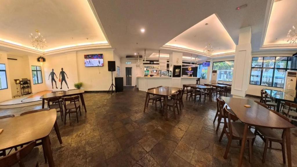Stallions Suites Penang Jelutong Exterior photo