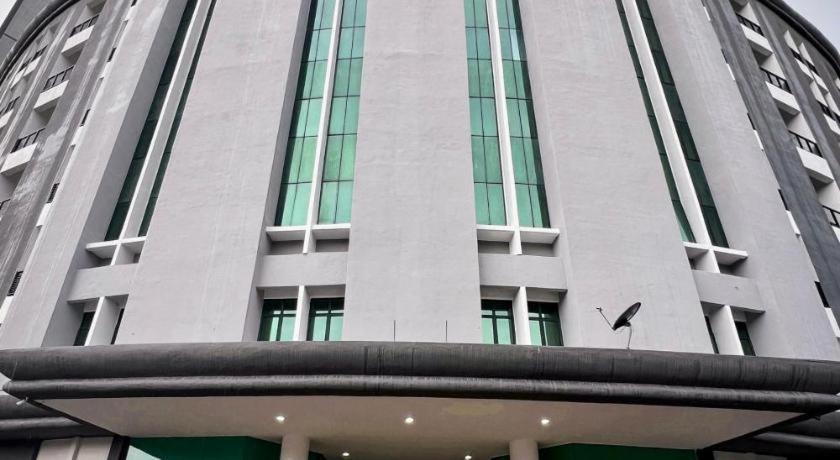Stallions Suites Penang Jelutong Exterior photo