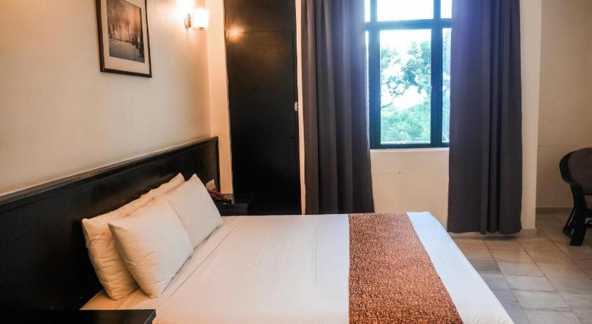 Stallions Suites Penang Jelutong Exterior photo