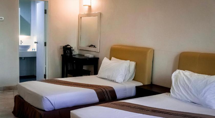 Stallions Suites Penang Jelutong Exterior photo