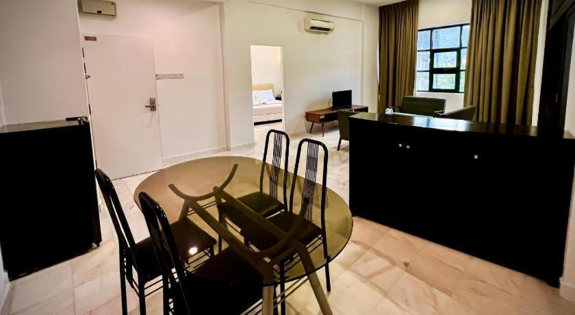 Stallions Suites Penang Jelutong Exterior photo