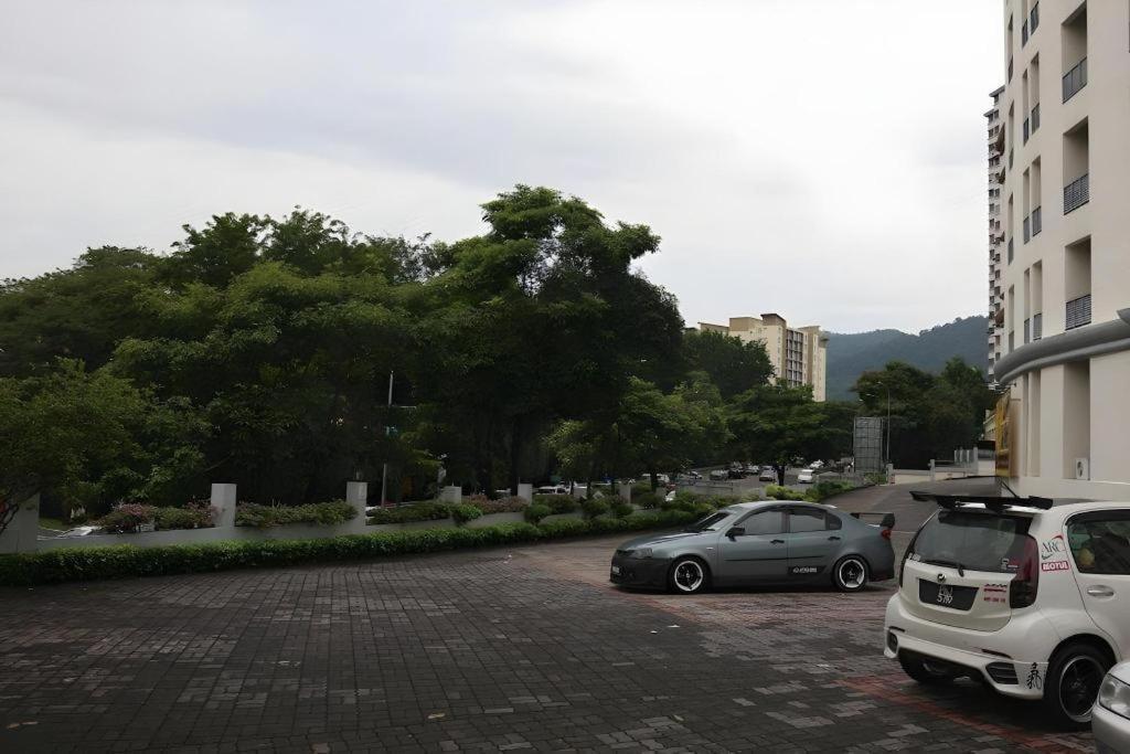 Stallions Suites Penang Jelutong Exterior photo
